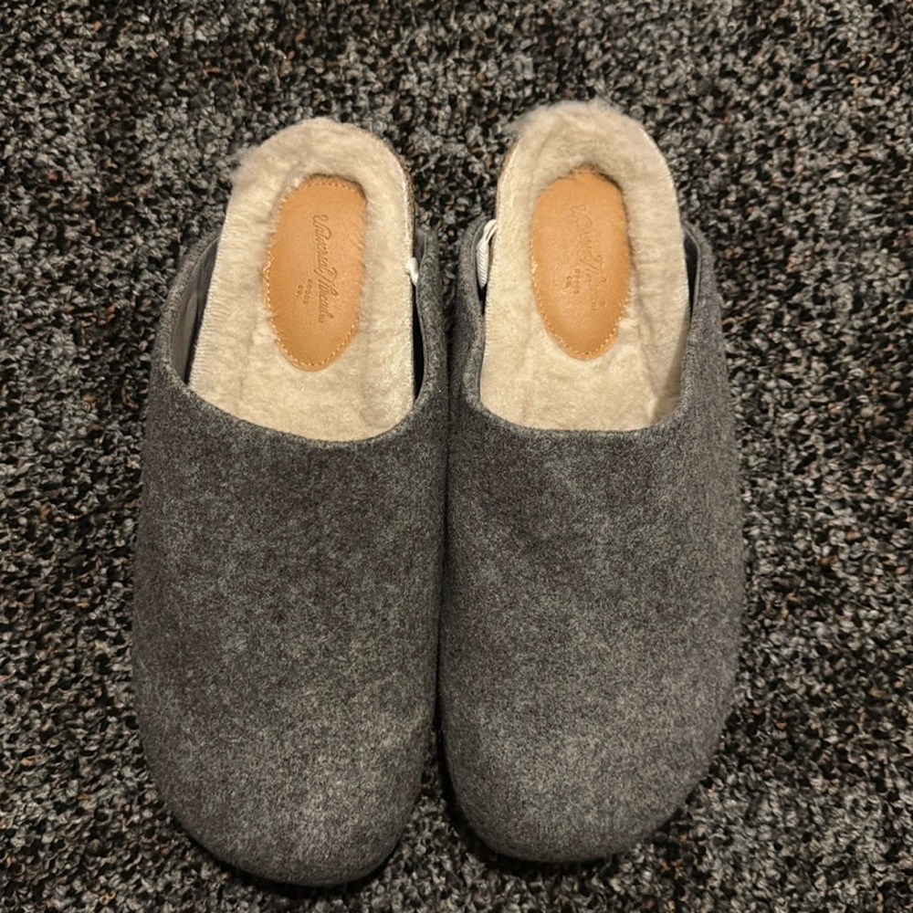 Universal Thread Gray slip on Mules